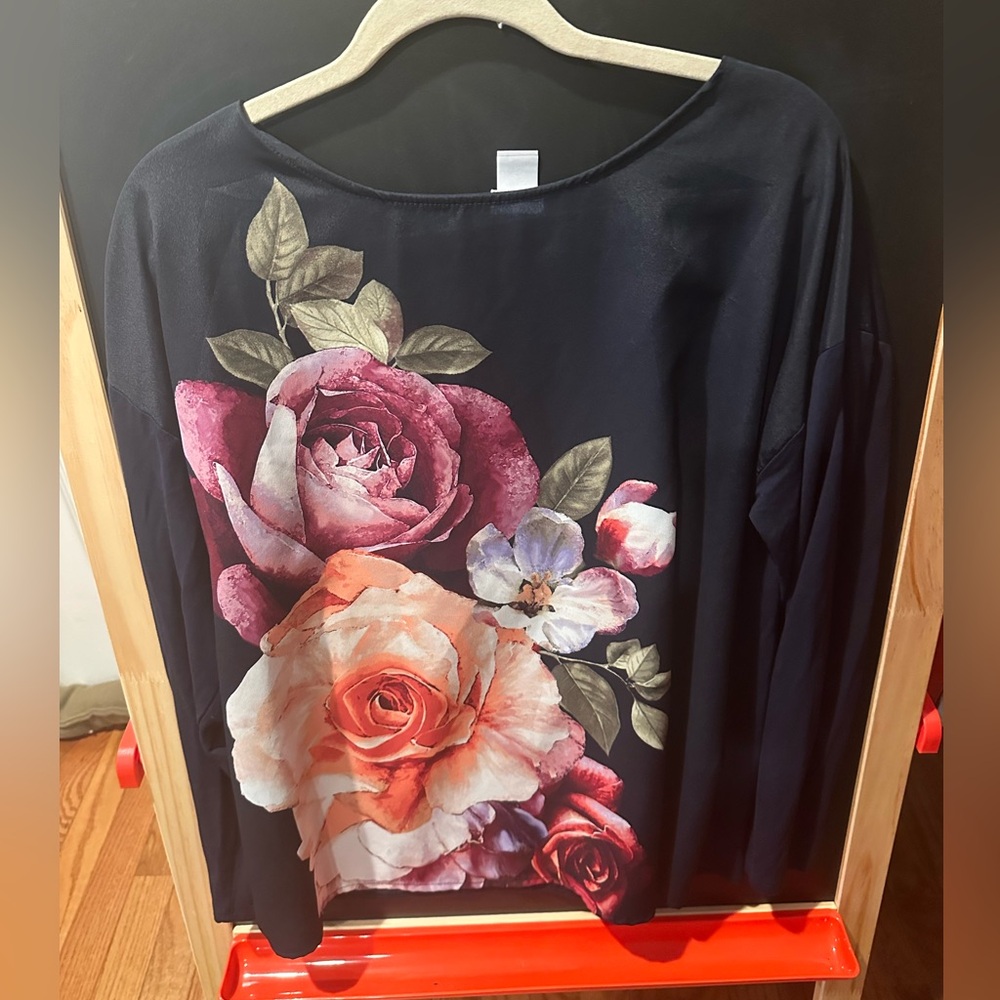 Chicos blue and flower top  three quarter sleeve